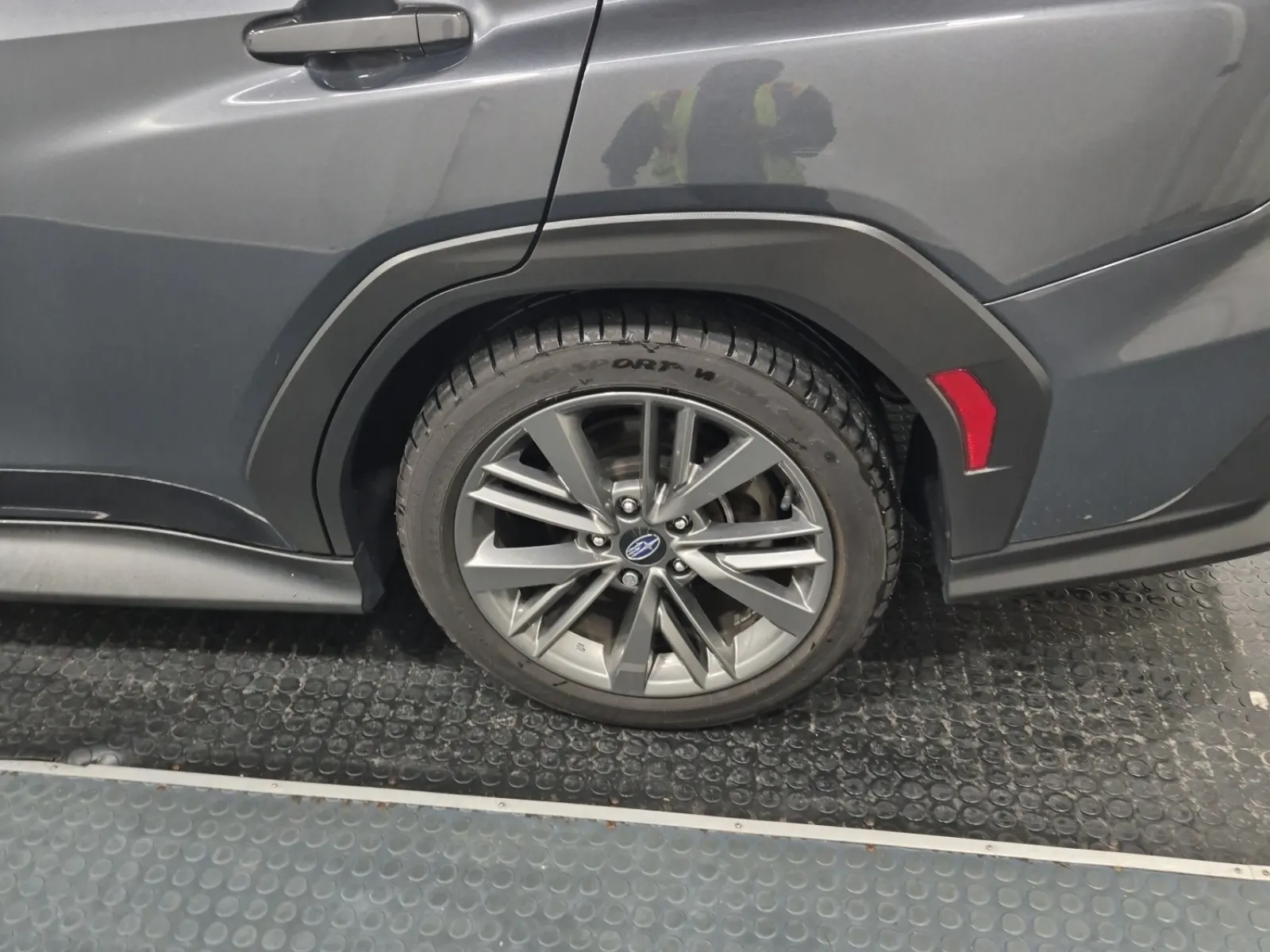 Left Rear Wheel/Tire Photo