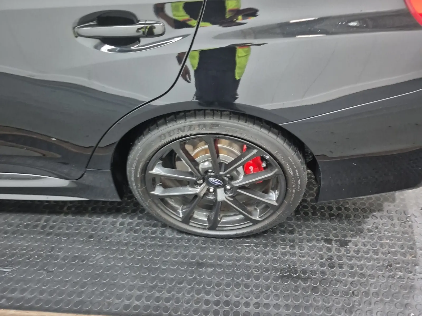 Left Rear Wheel/Tire Photo
