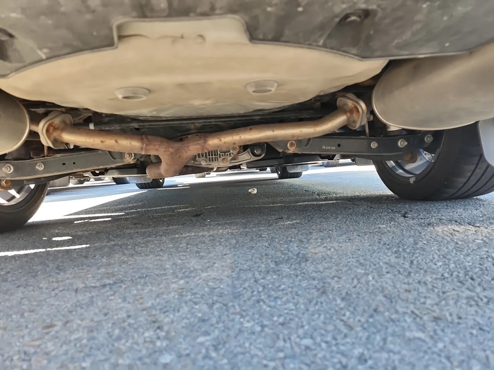 Undercarriage - Rear Photo