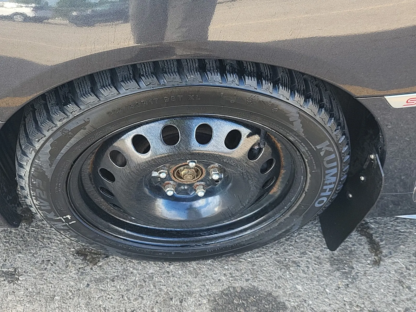 Front driver wheel/tire photo