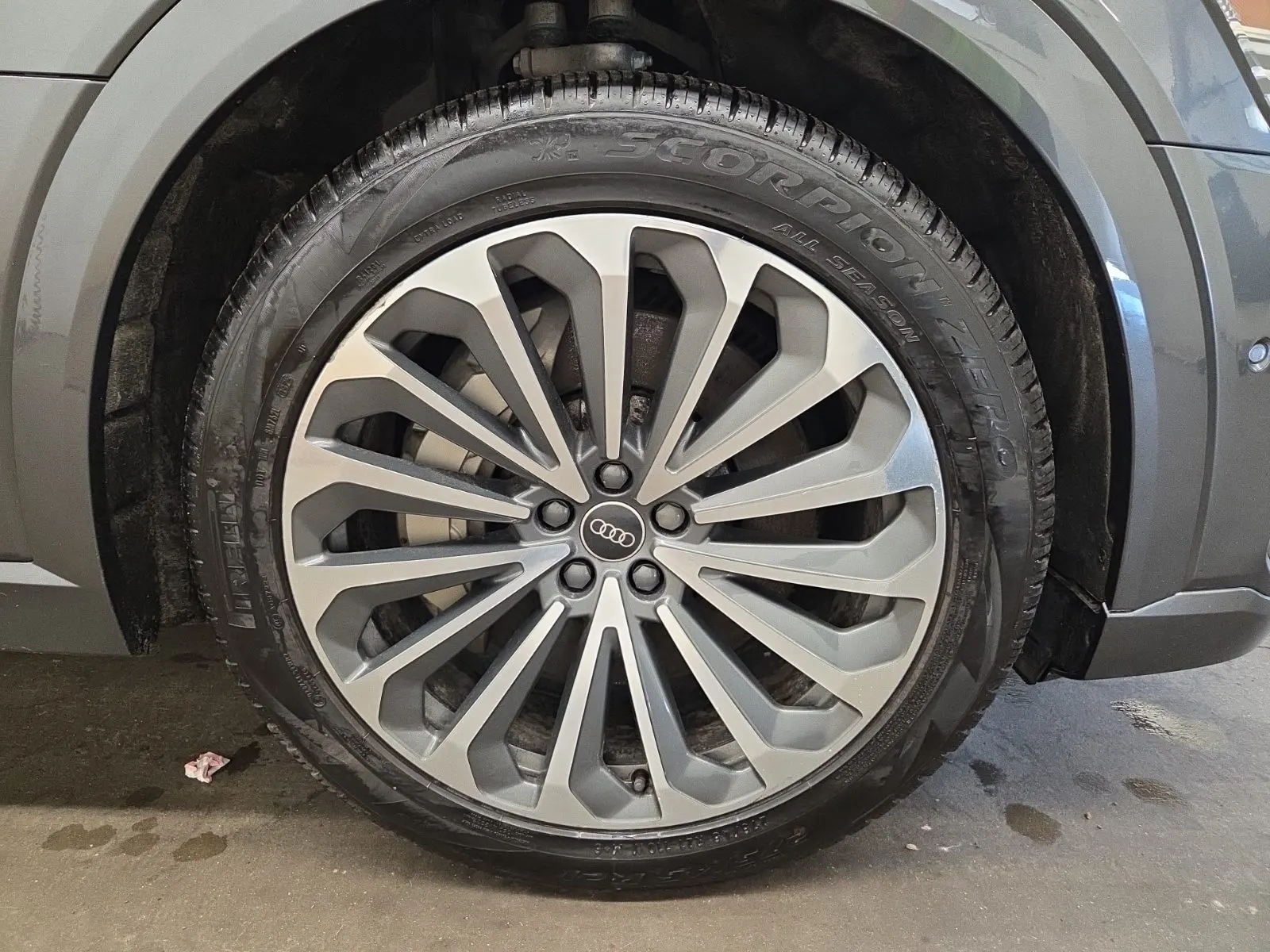 Right Front Wheel/Tire Photo