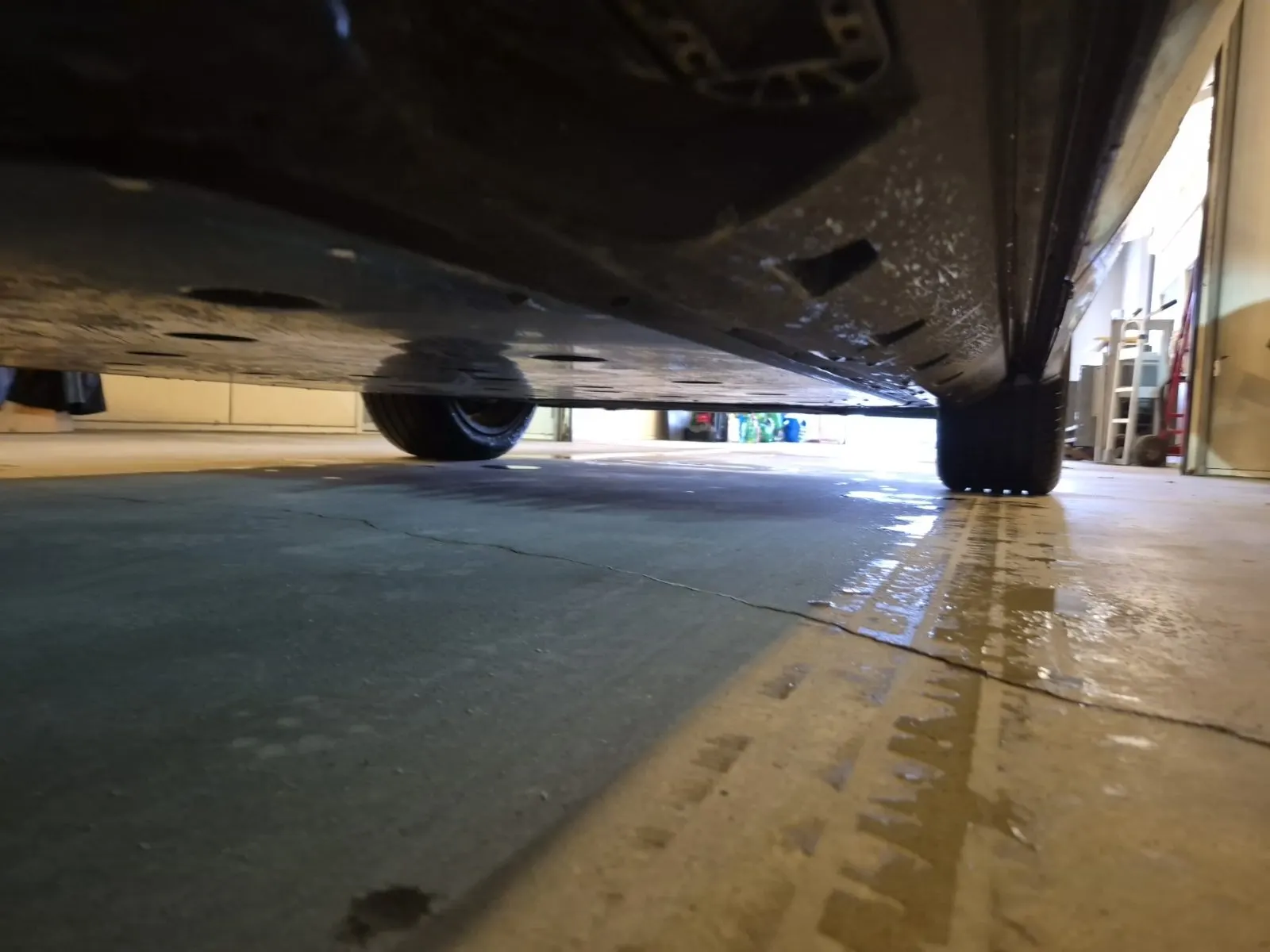 Undercarriage - Passenger Photo
