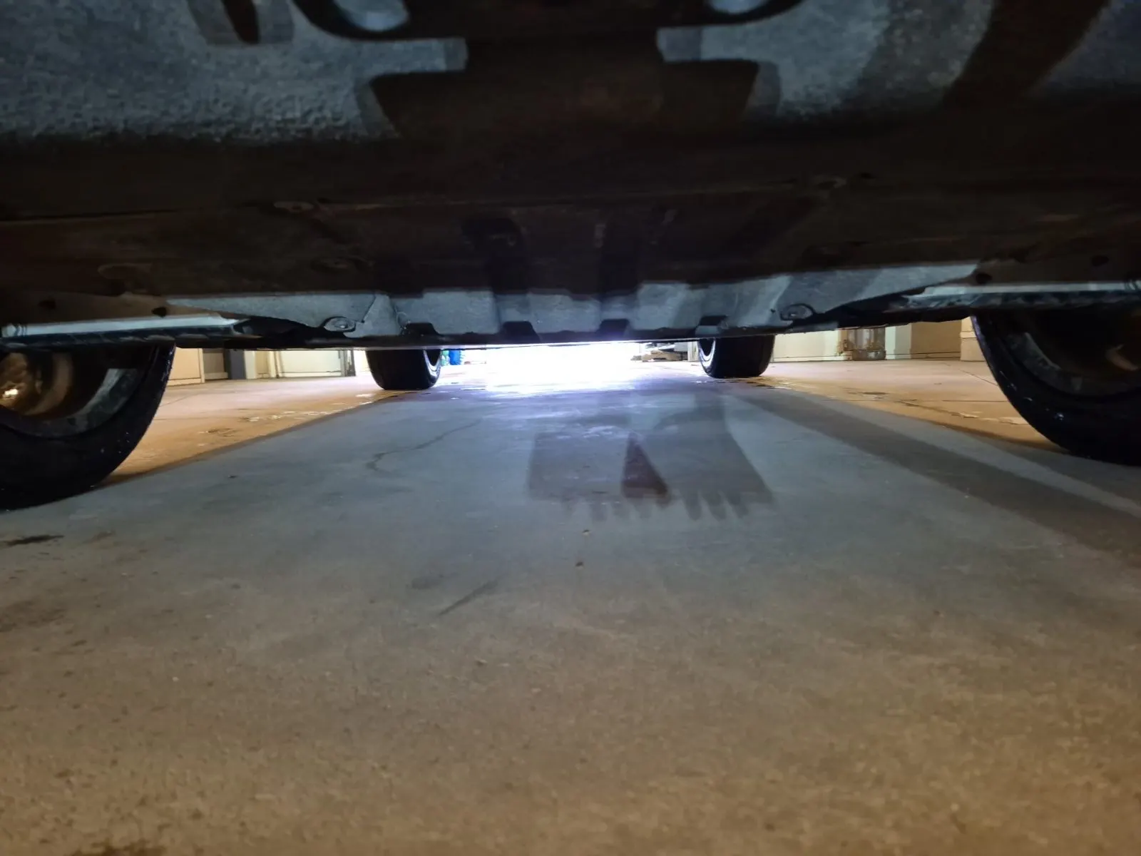 Undercarriage - Rear Photo