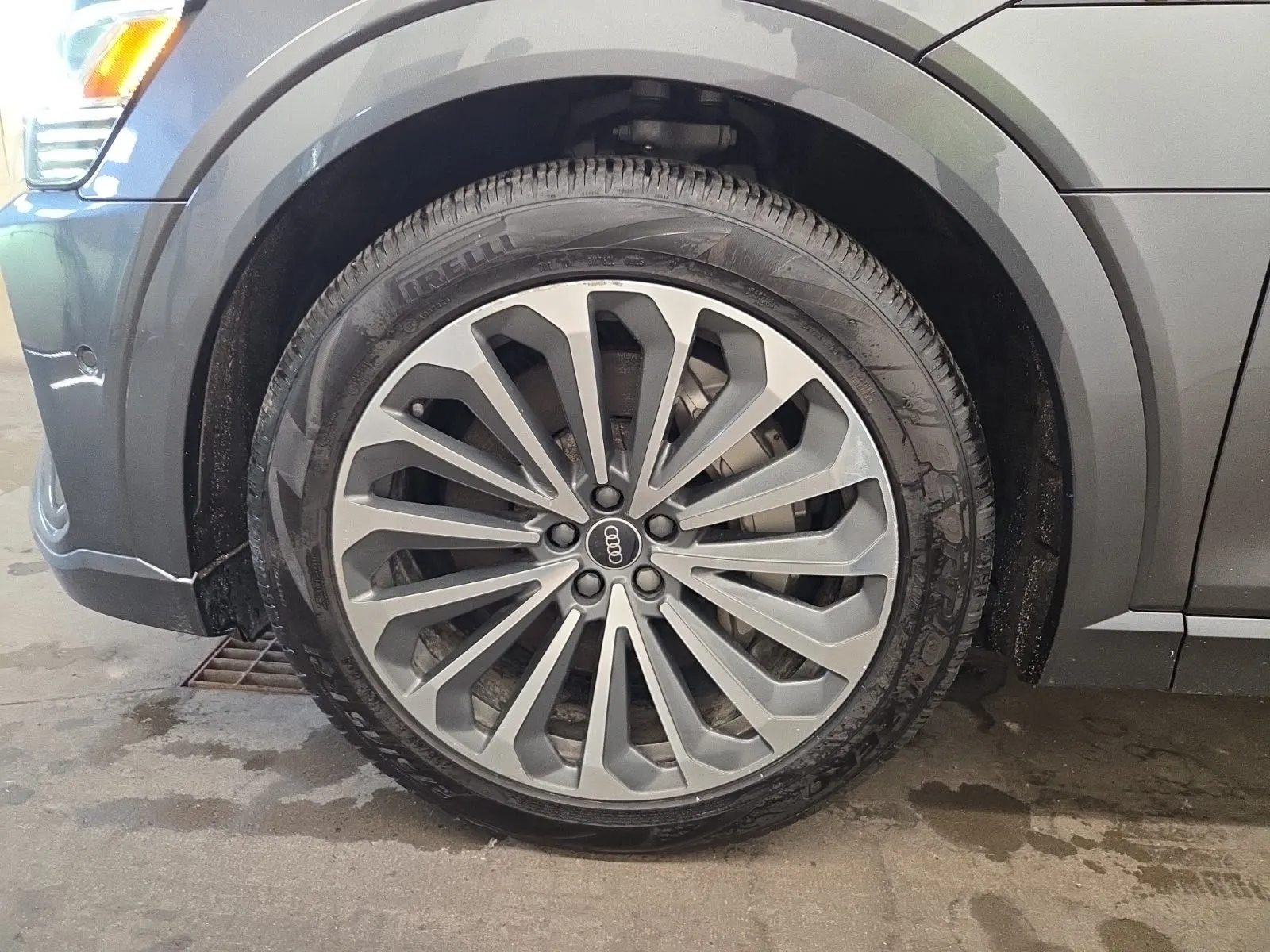Front driver wheel/tire photo