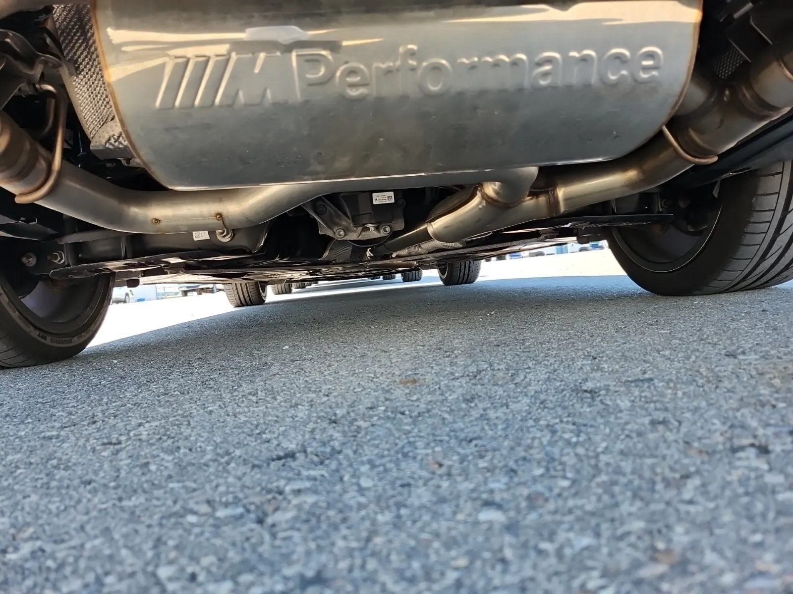 Undercarriage - Rear Photo