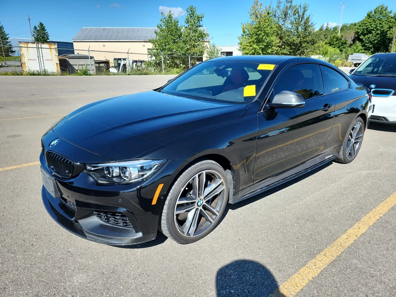 Front driver 3/4 photo