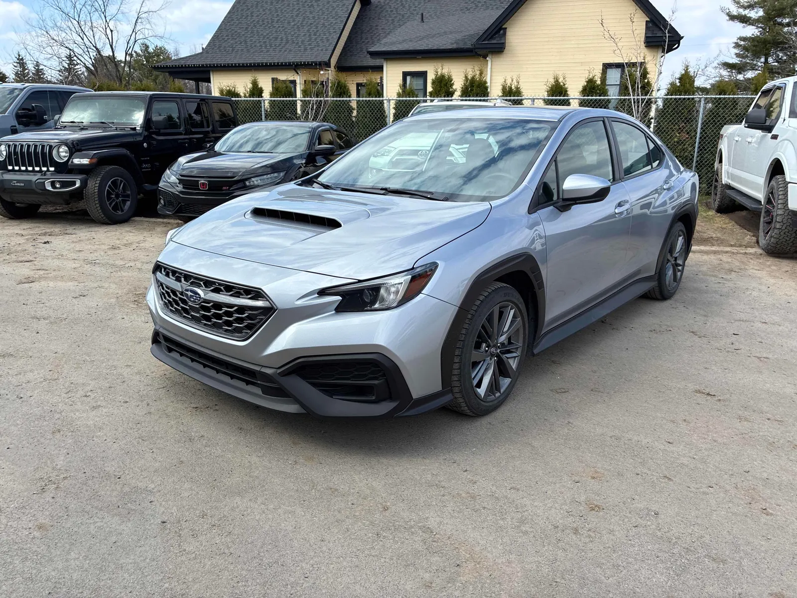 3/4 Front (Main image)