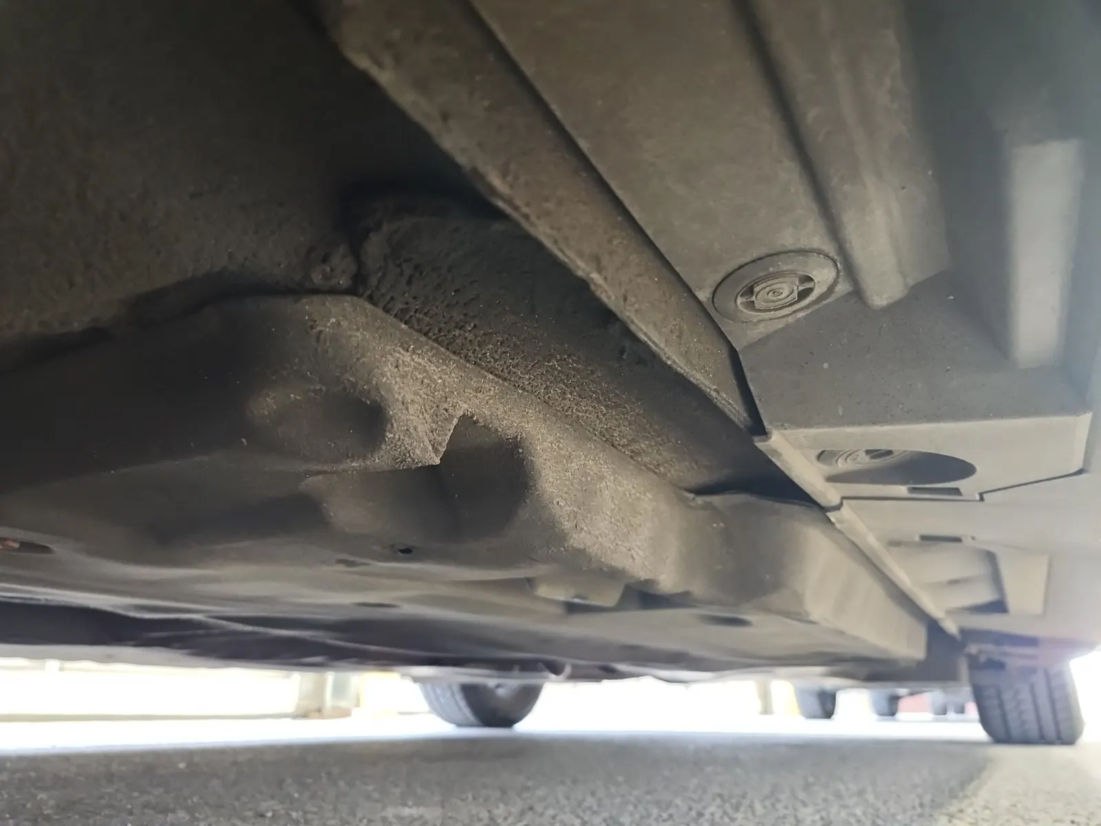 Undercarriage - Driver Photo