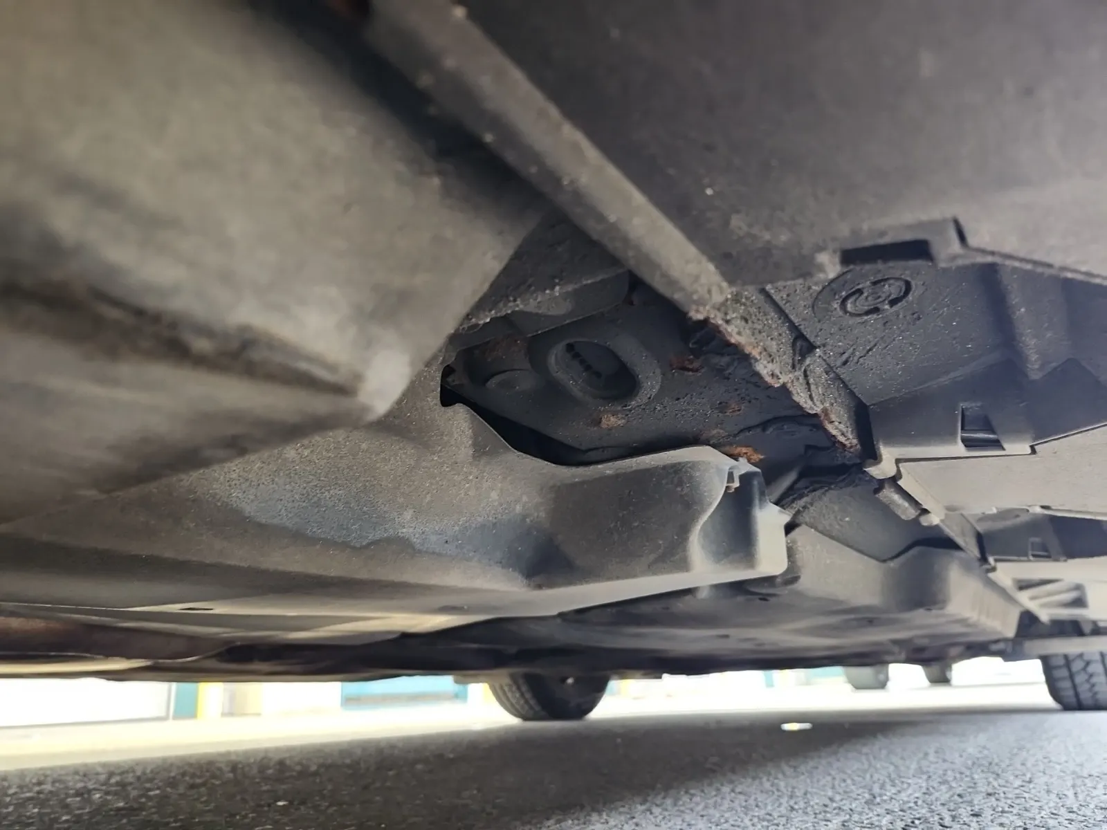 Undercarriage - Passenger Photo