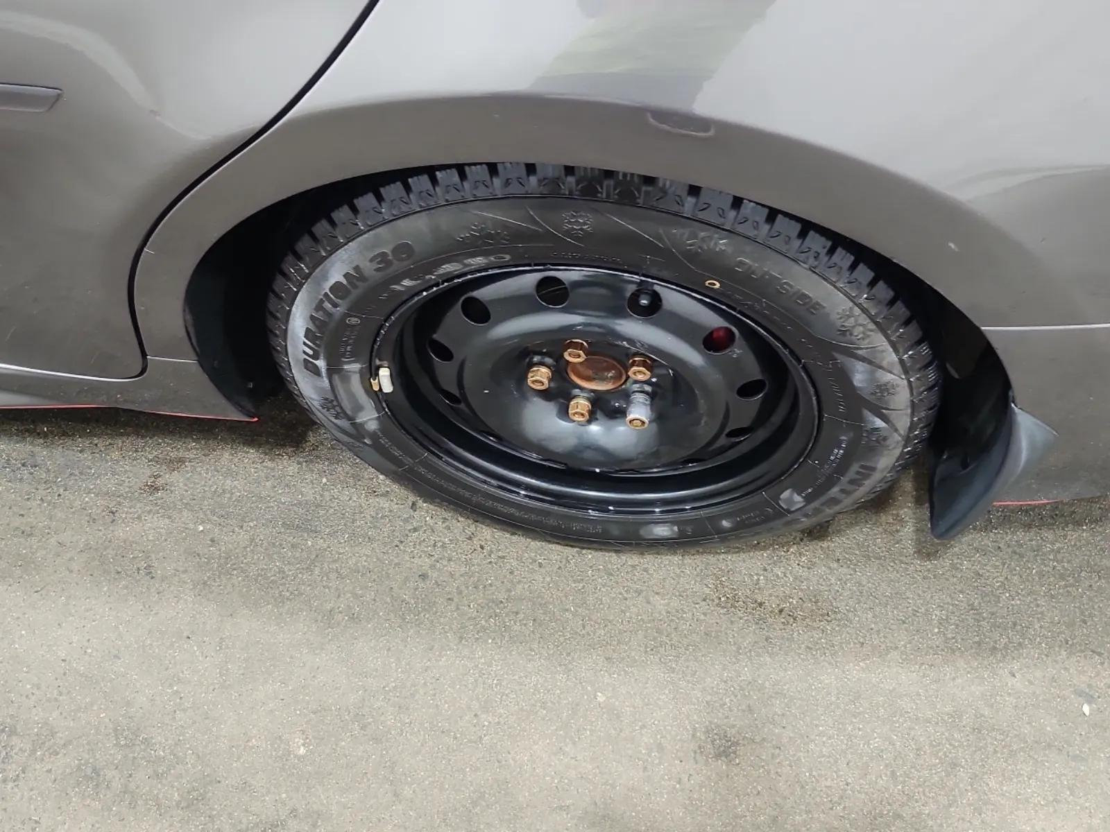 Left Rear Wheel/Tire Photo