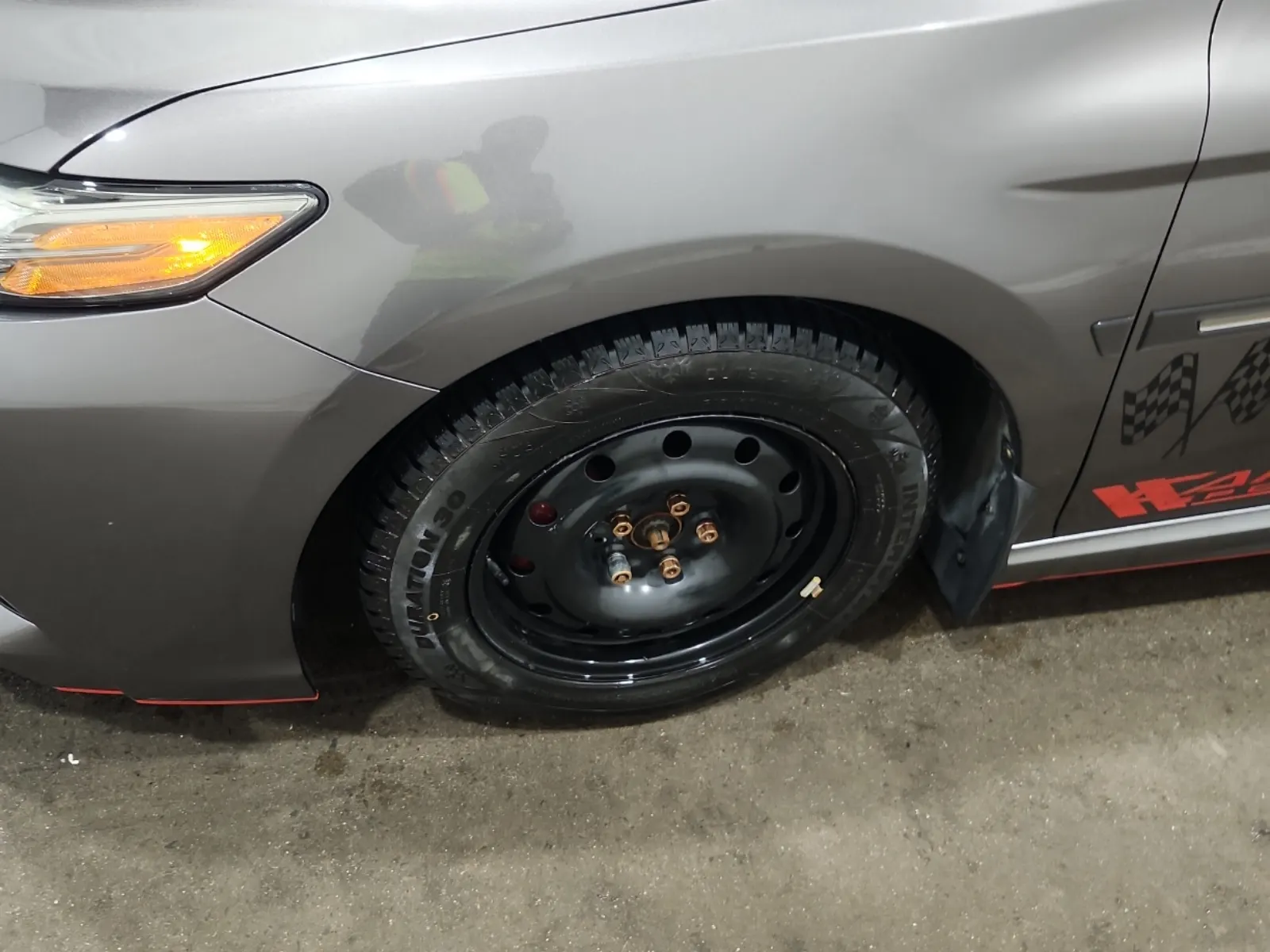 Front driver wheel/tire photo