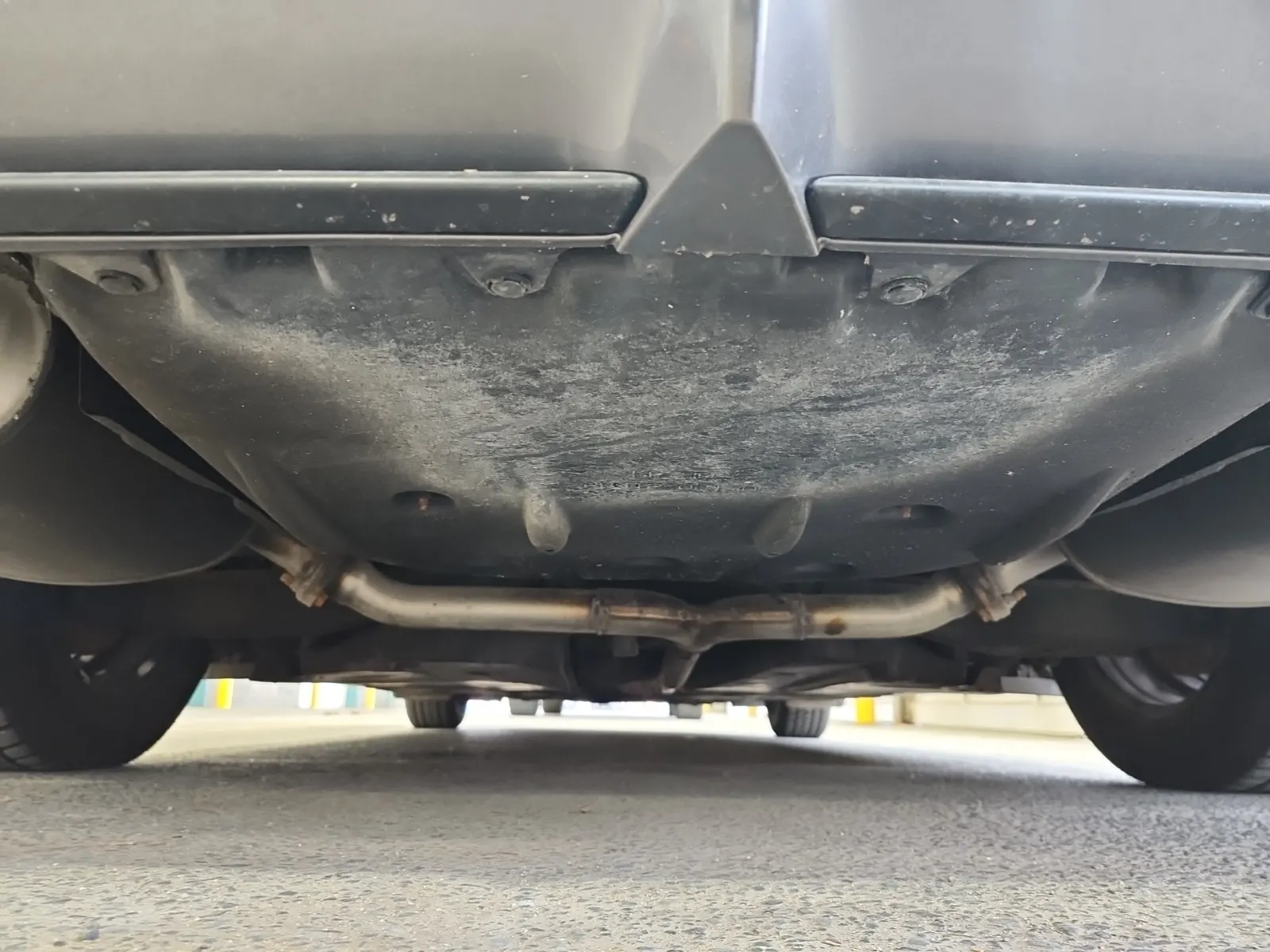 Undercarriage - Rear Photo