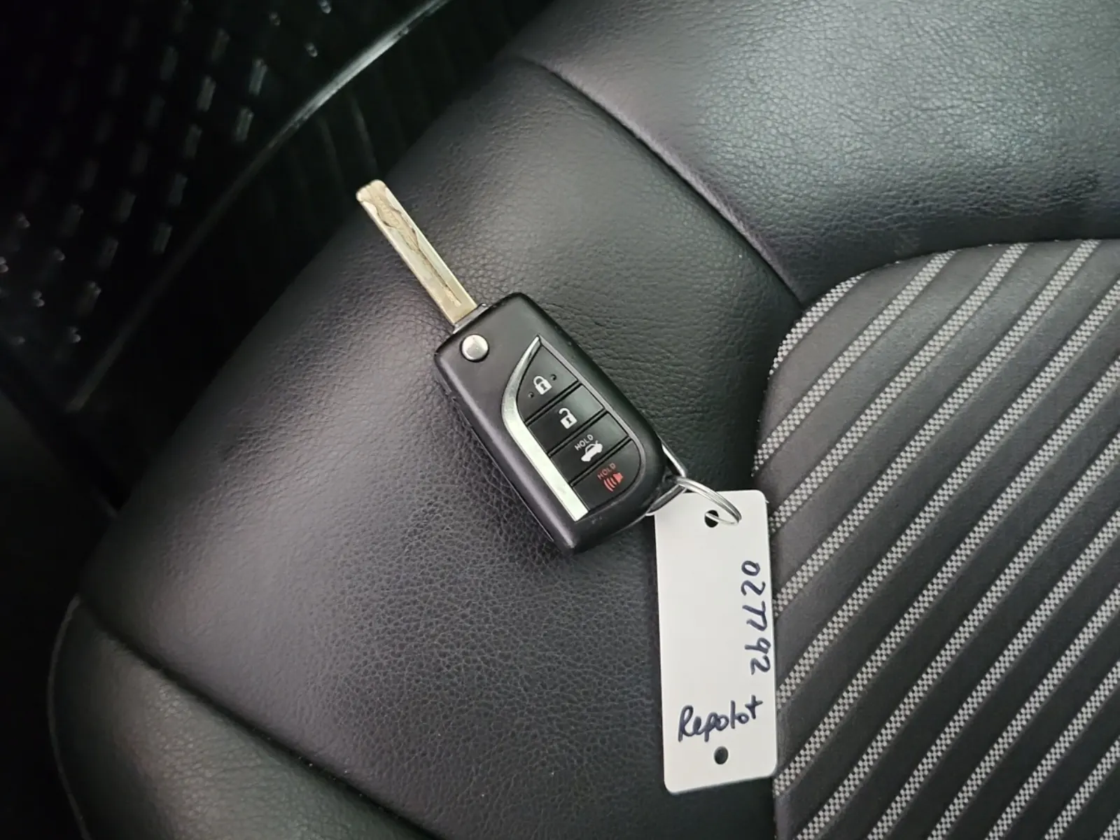 Keys/Fobs/Manual Photo