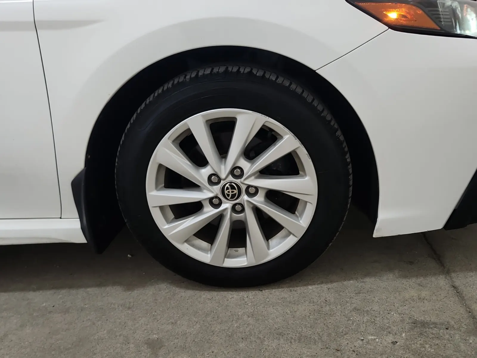 Right Front Wheel/Tire Photo