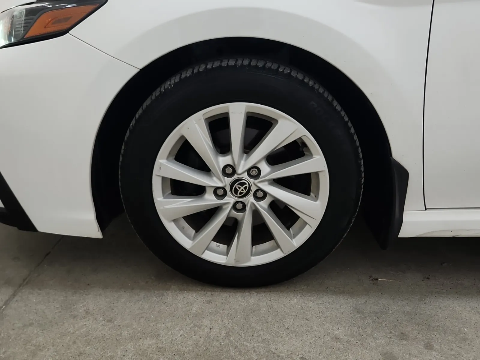 Front driver wheel/tire photo