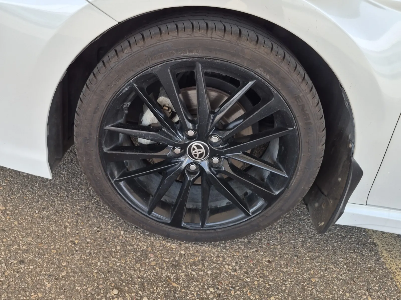 Front driver wheel/tire photo