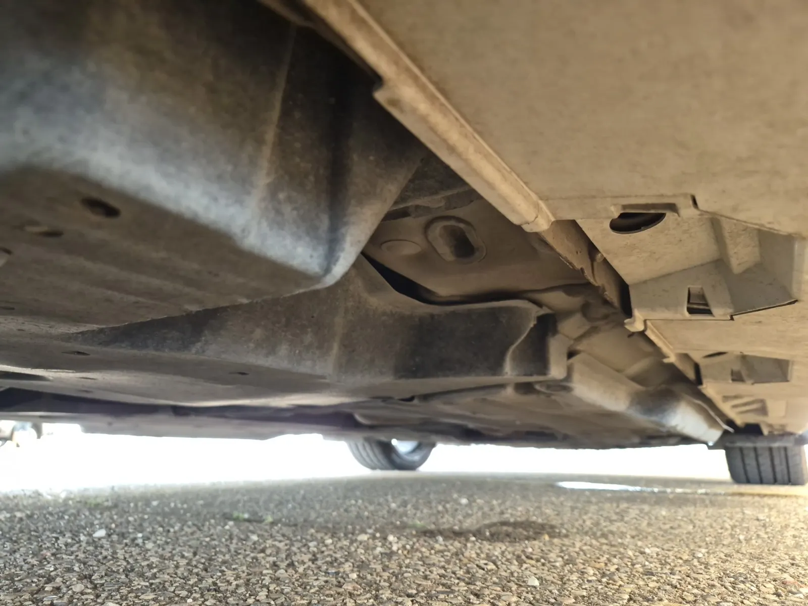 Undercarriage - Passenger Photo