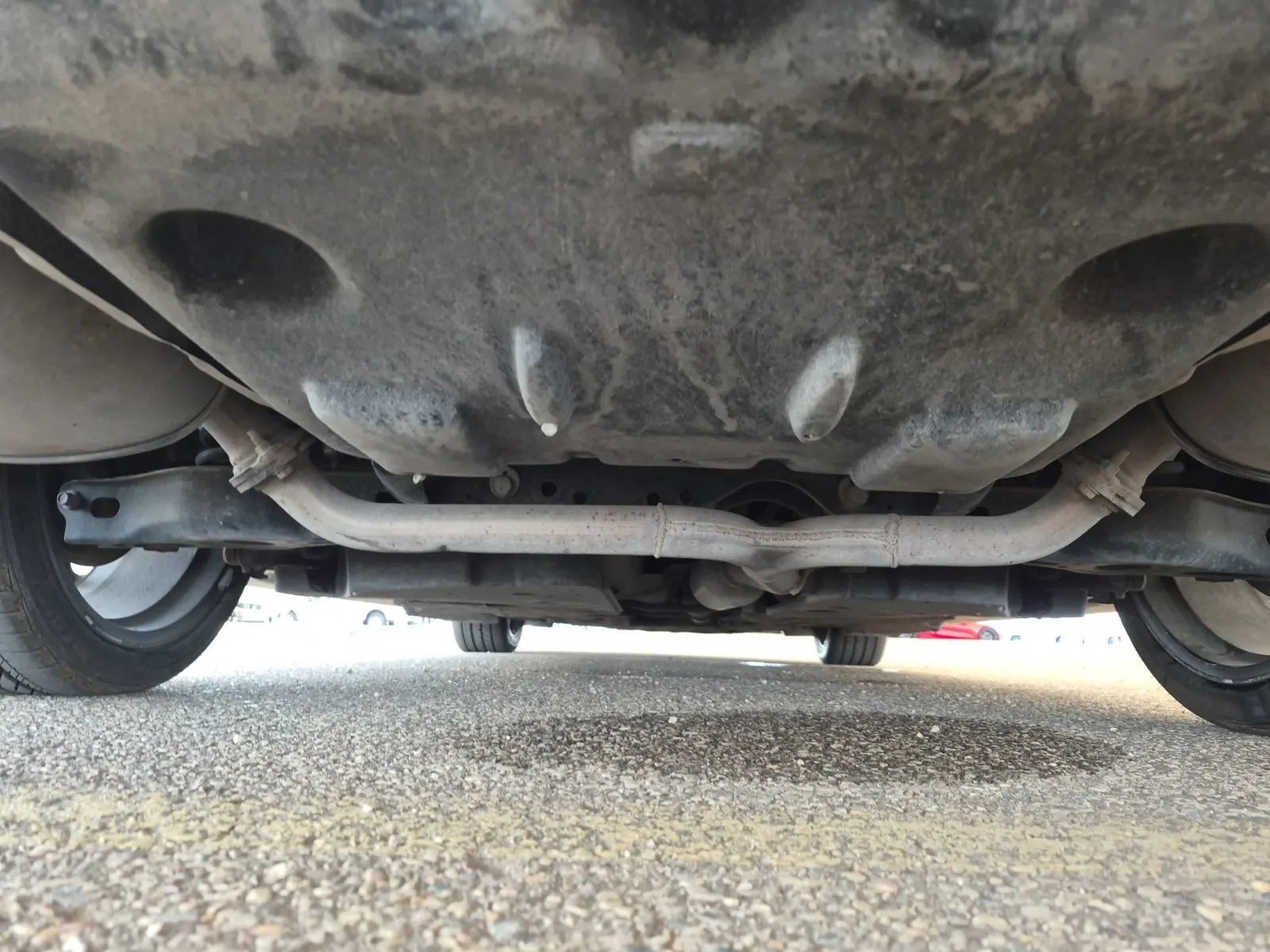 Undercarriage - Rear Photo