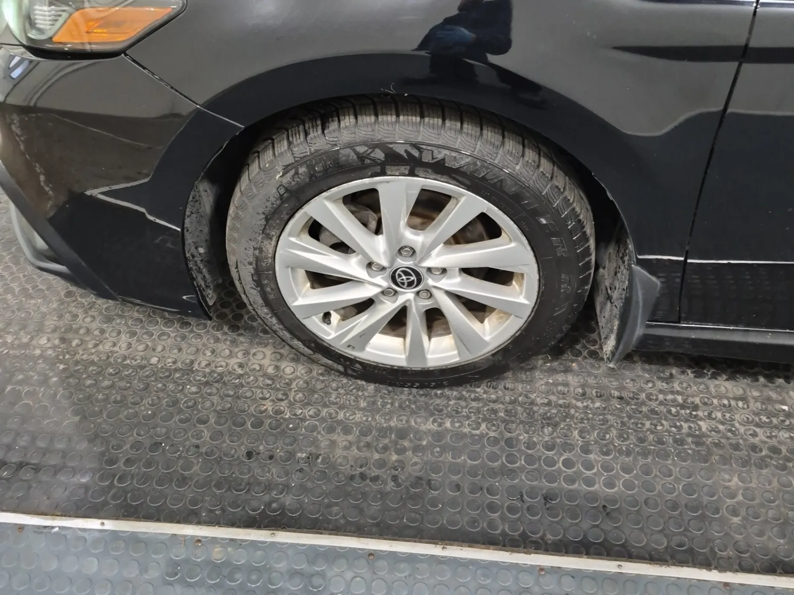 Front driver wheel/tire photo