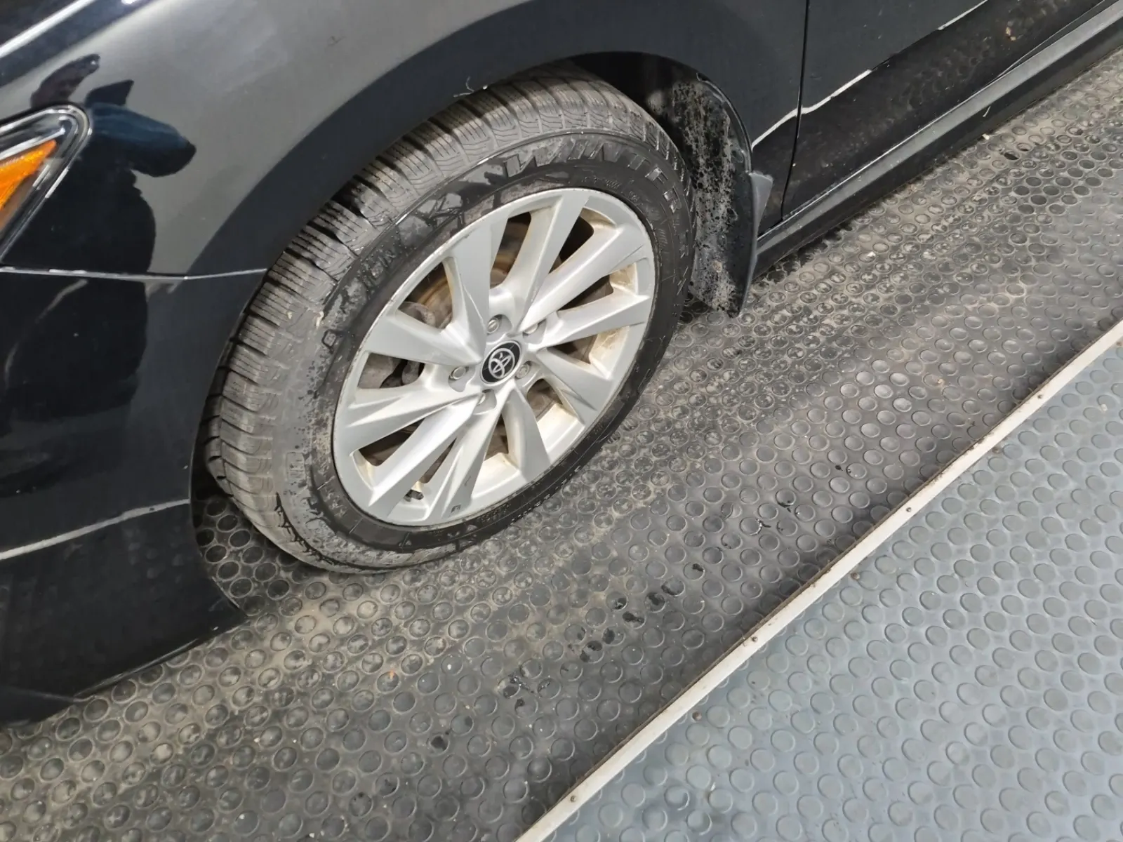 Left Rear Wheel/Tire Photo