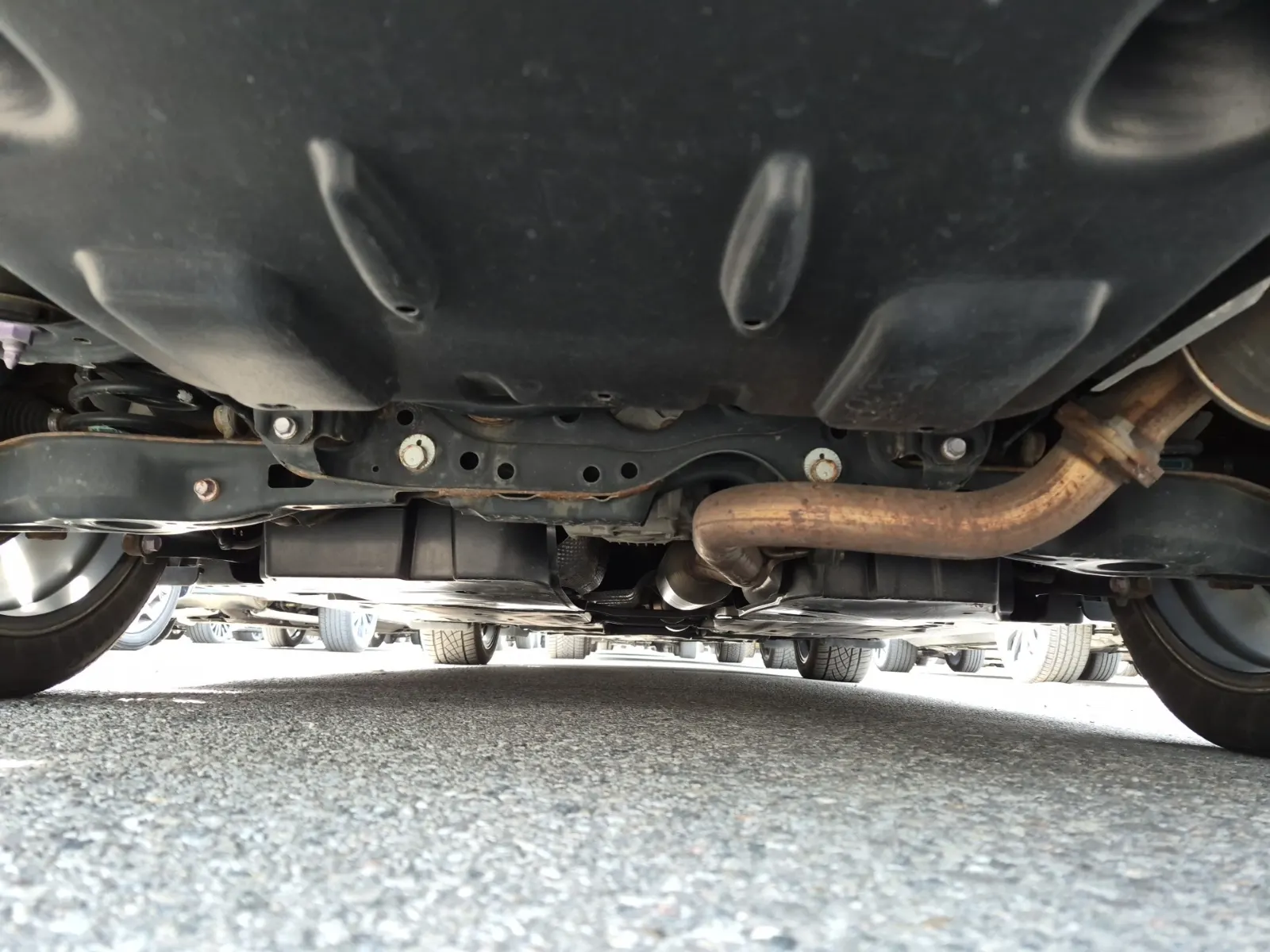 Undercarriage - Rear Photo