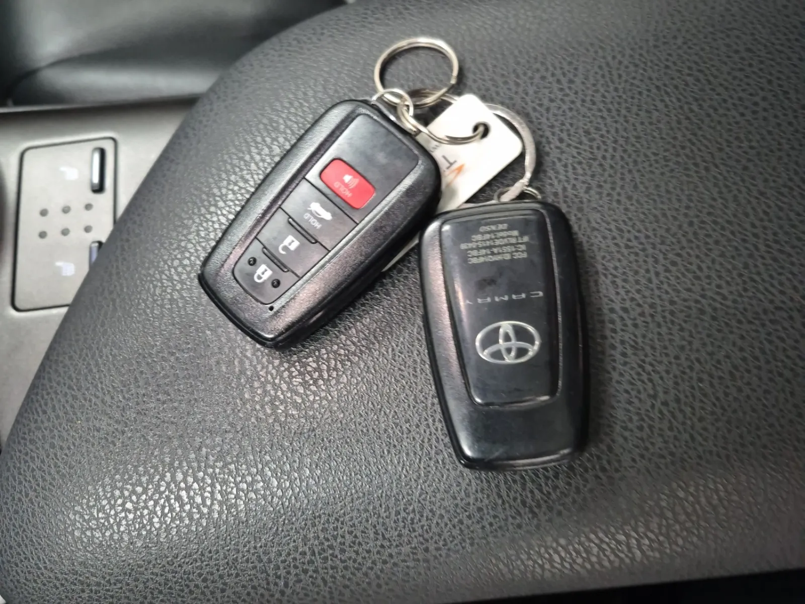 Keys/Fobs/Manual Photo