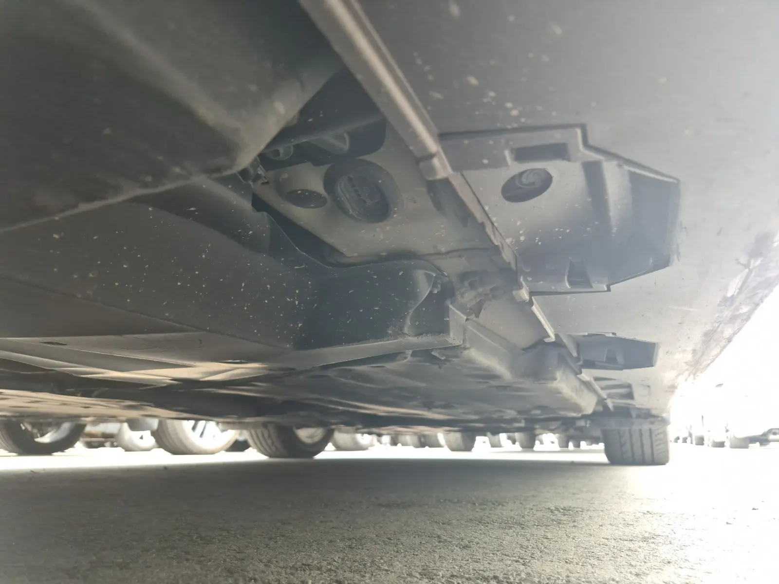 Undercarriage - Passenger Photo