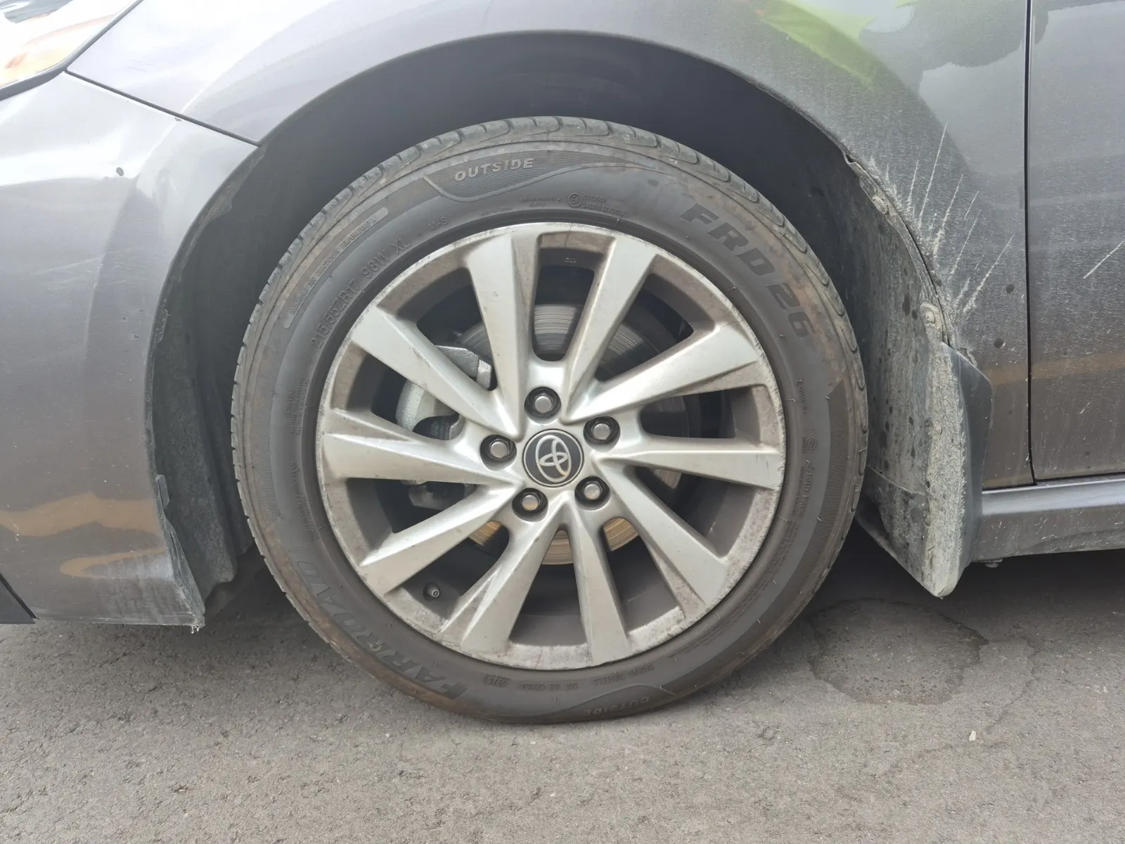 Front driver wheel/tire photo