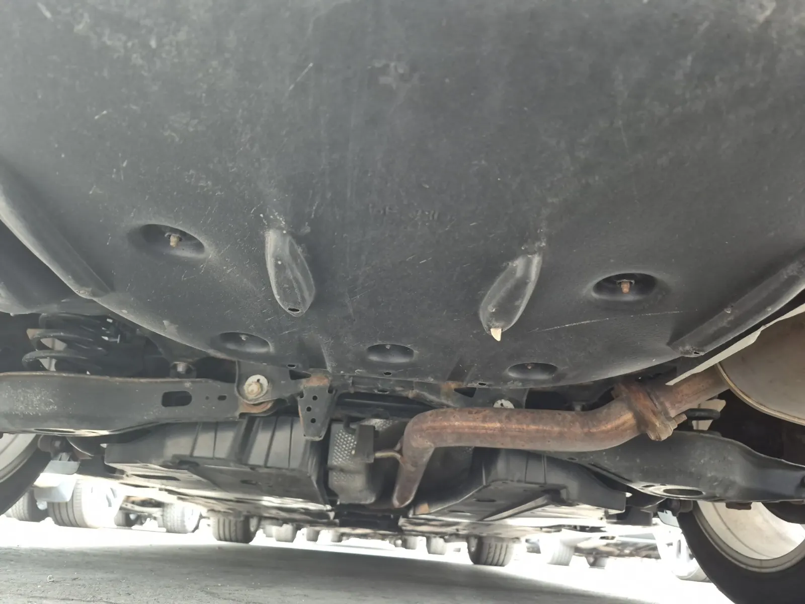 Undercarriage - Rear Photo