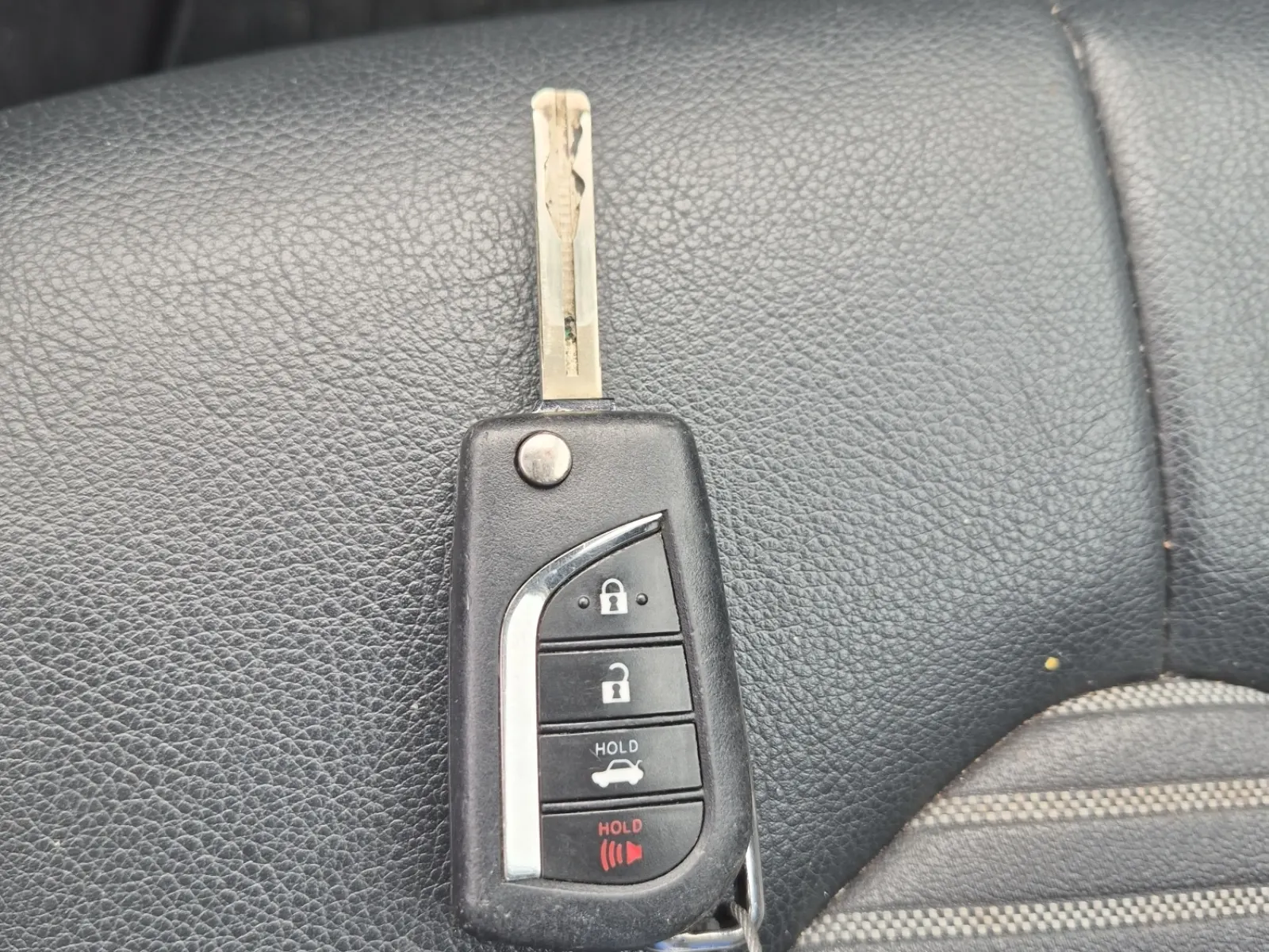 Keys/Fobs/Manual Photo