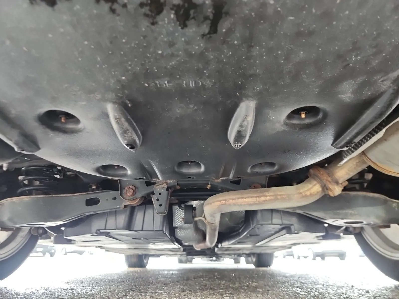 Undercarriage - Rear Photo