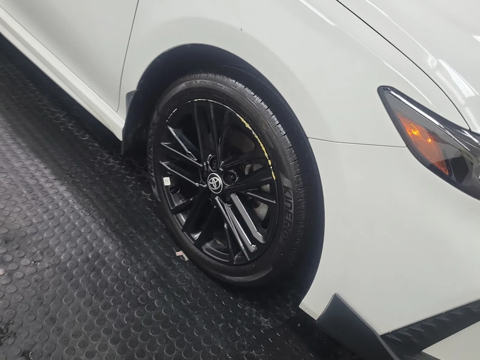 Right Front Wheel/Tire Photo