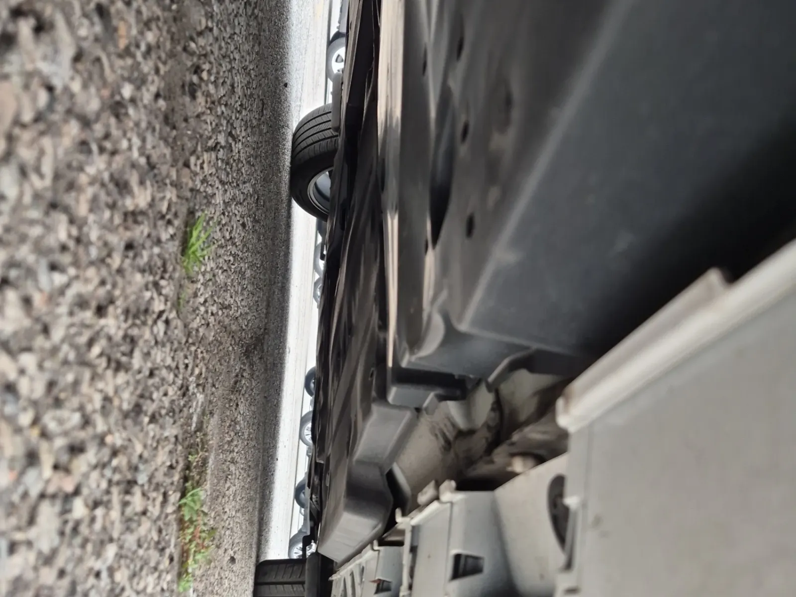Undercarriage - Passenger Photo