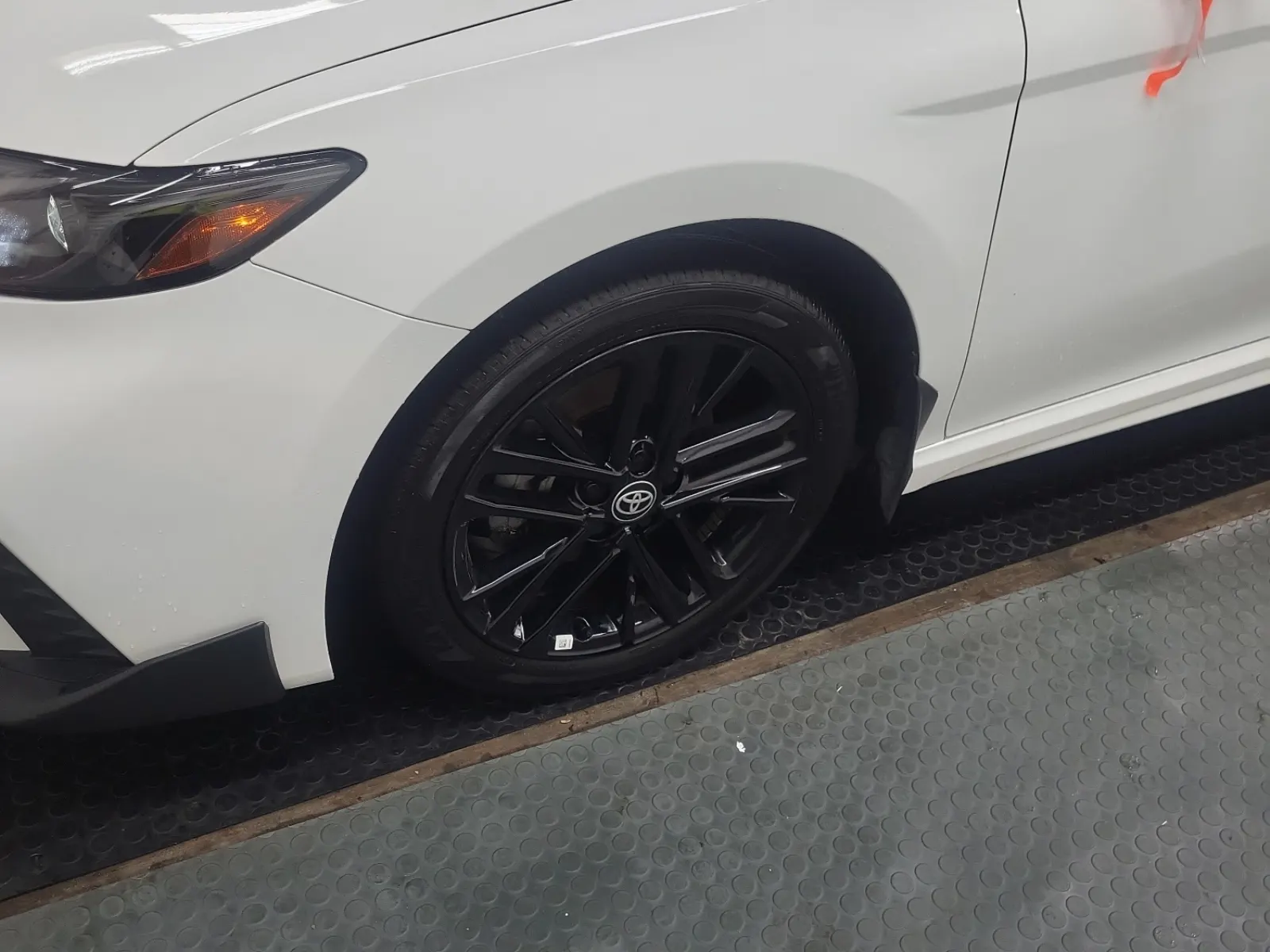 Front driver wheel/tire photo