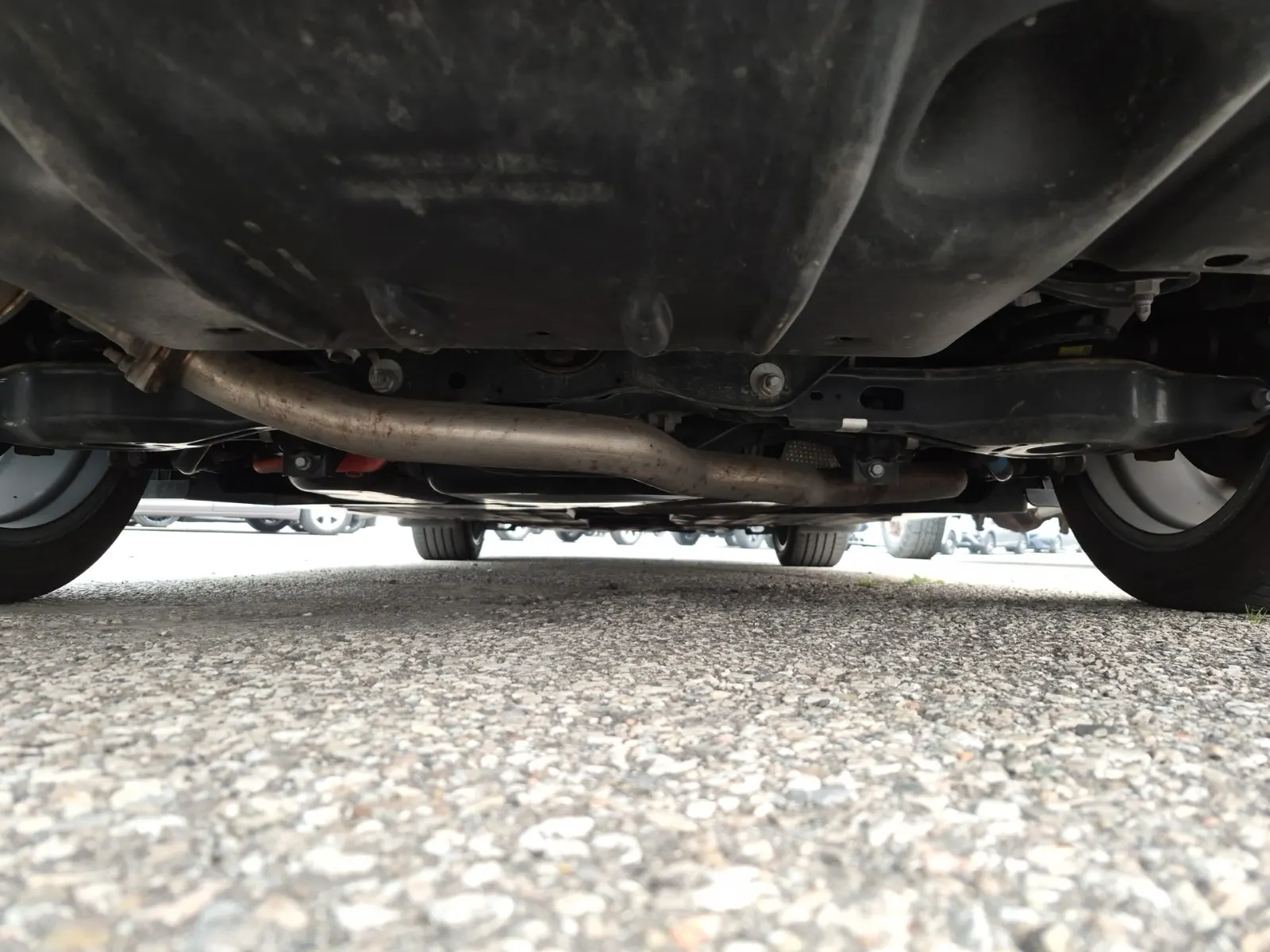 Undercarriage - Rear Photo