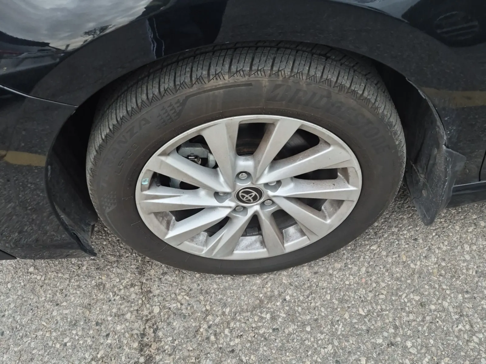 Front driver wheel/tire photo