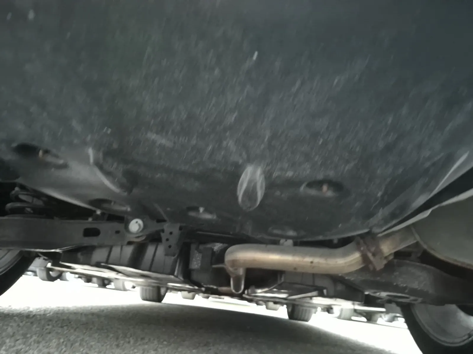 Undercarriage - Rear Photo