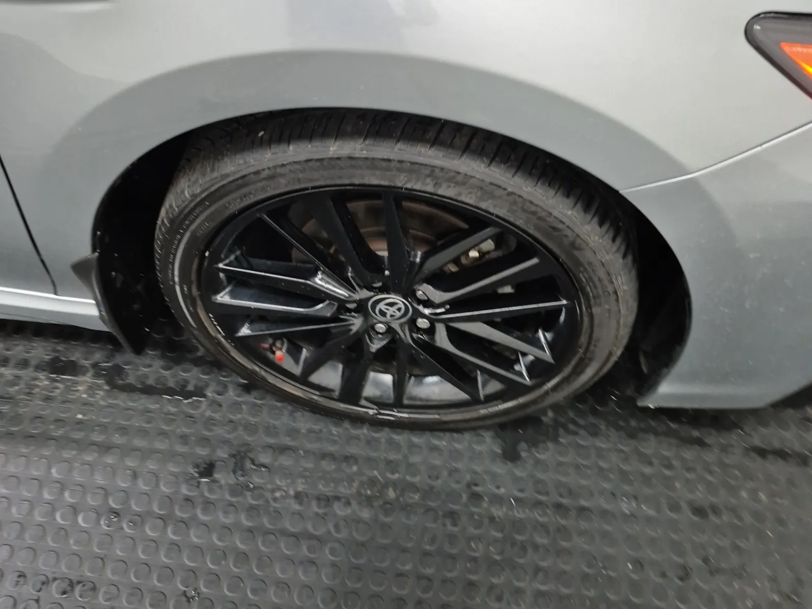 Right Front Wheel/Tire Photo