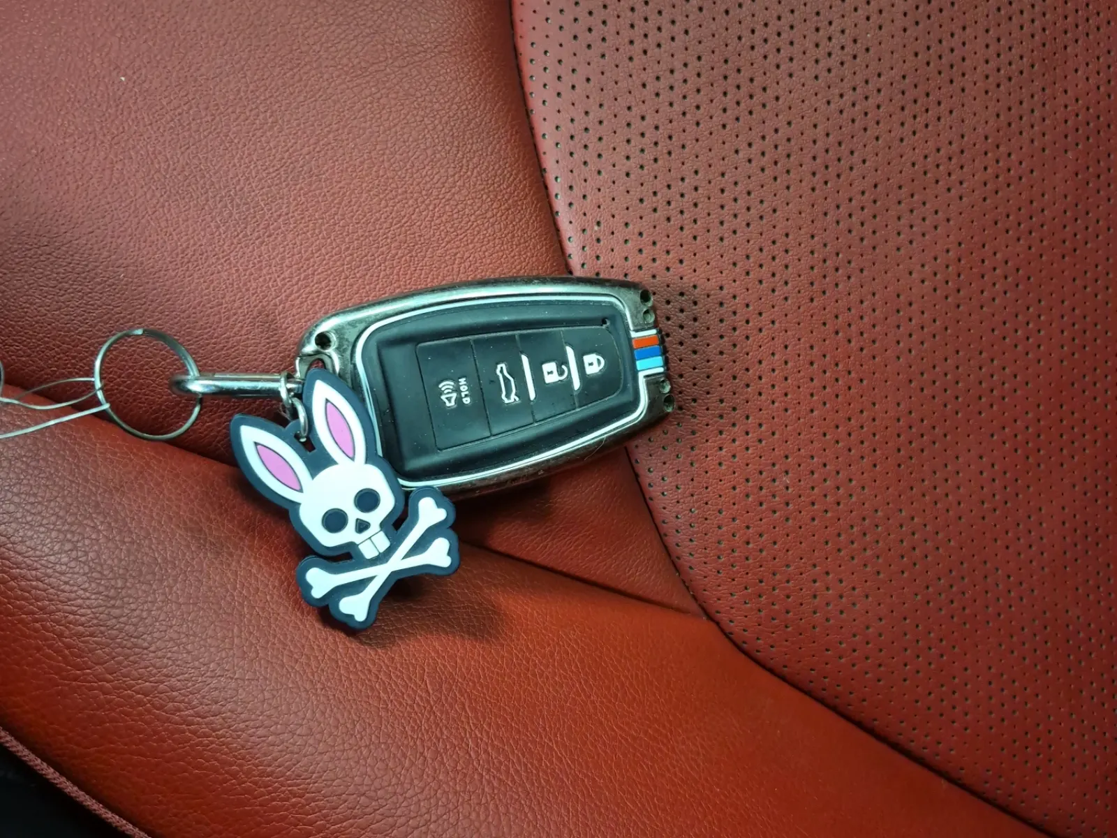 Keys/Fobs/Manual Photo