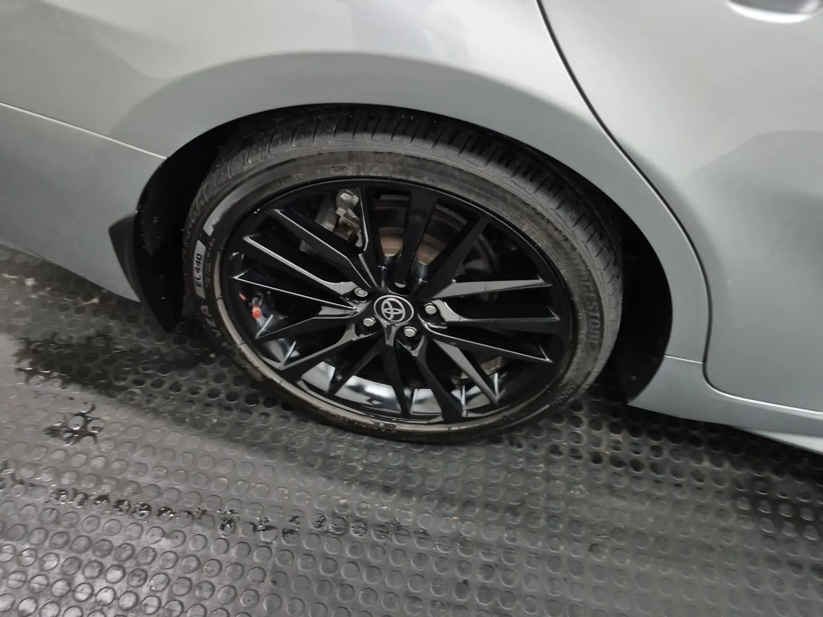 Right Rear Wheel/Tire Photo