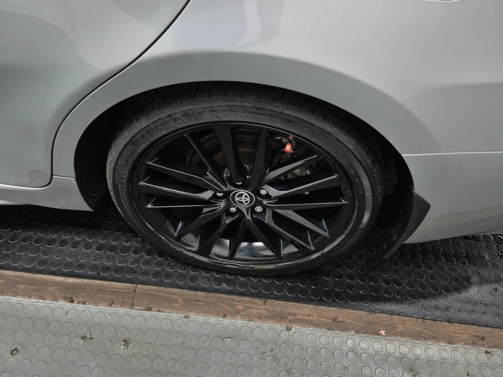 Left Rear Wheel/Tire Photo