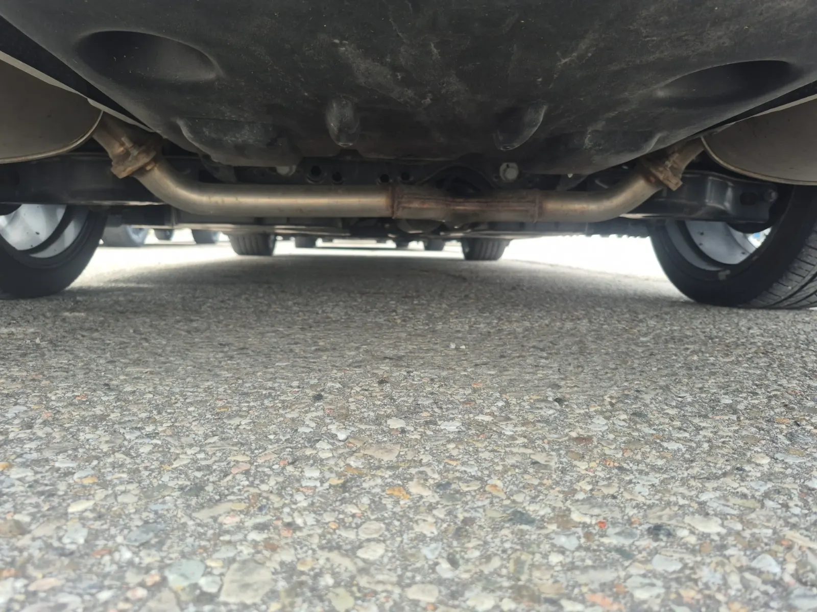Undercarriage - Rear Photo