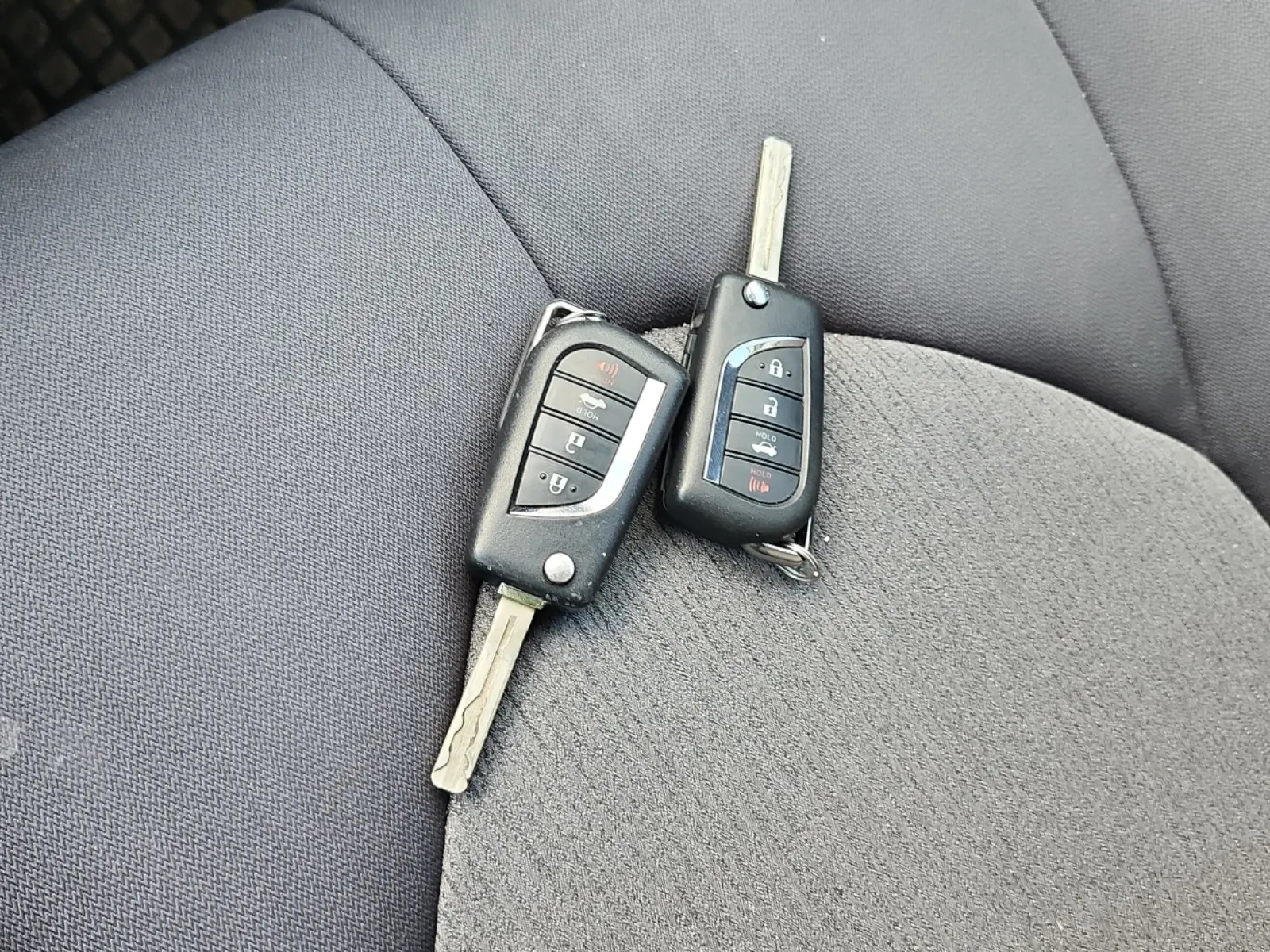 Keys/Fobs/Manual Photo
