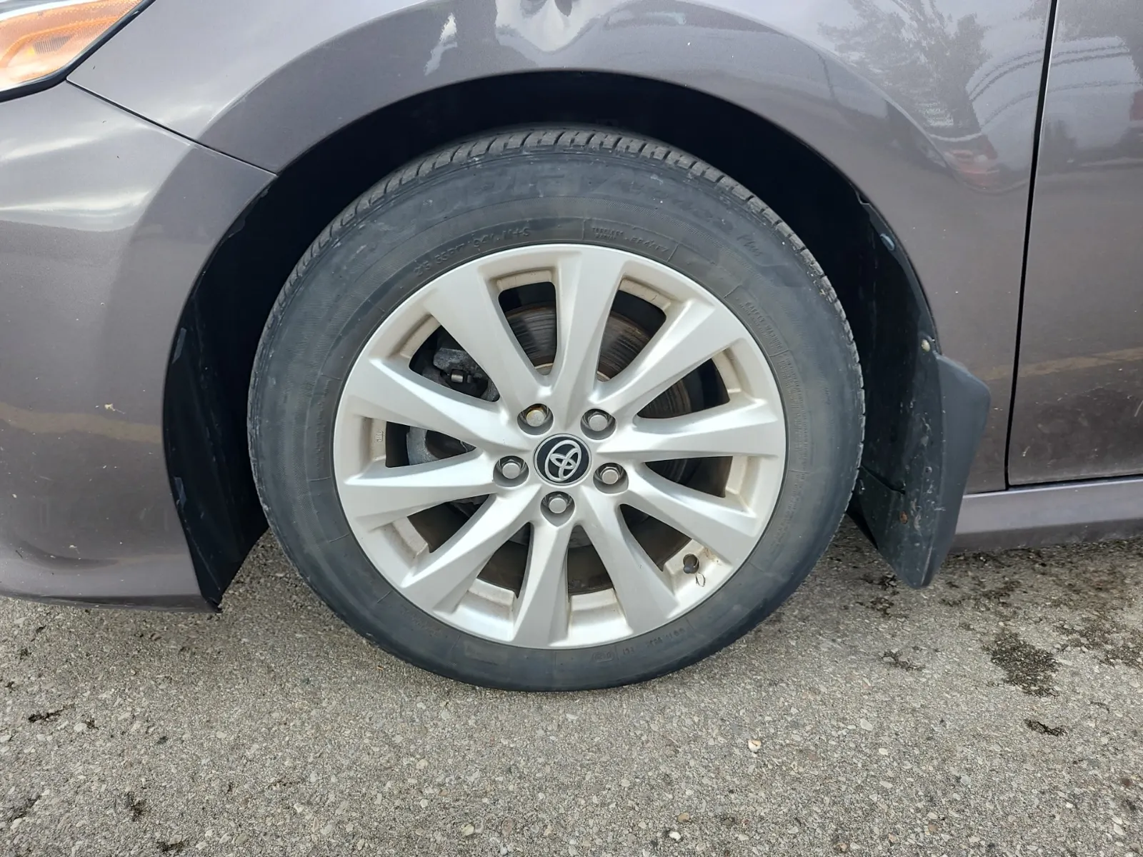 Front driver wheel/tire photo
