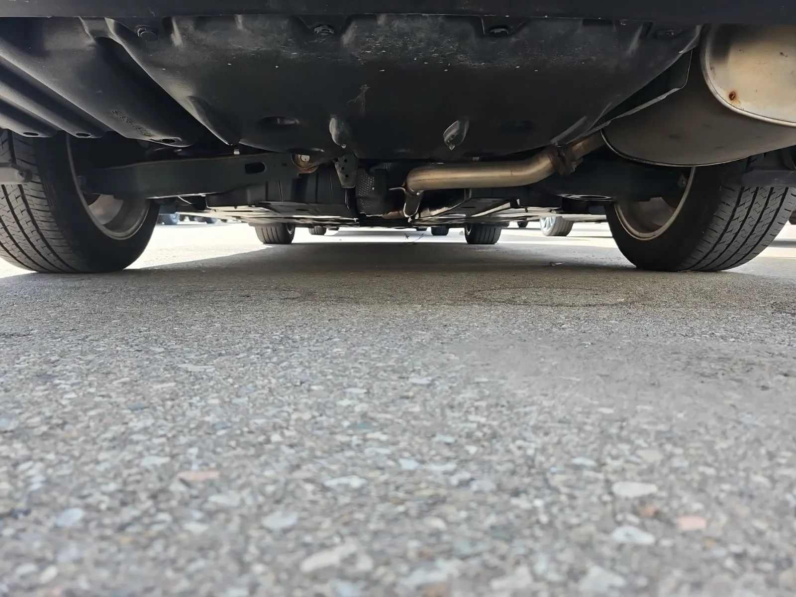 Undercarriage - Rear Photo