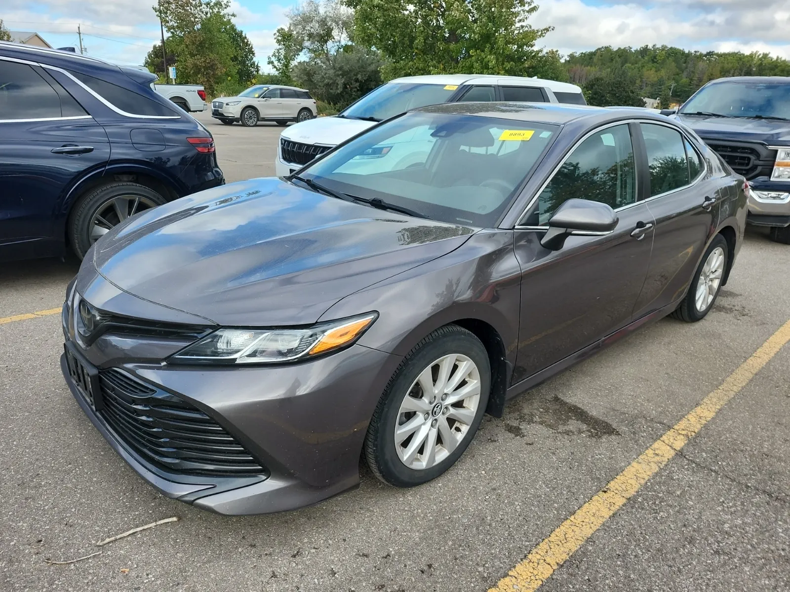 Front driver 3/4 photo
