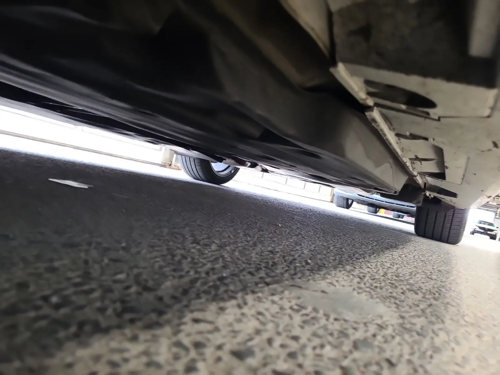 Undercarriage - Driver Photo