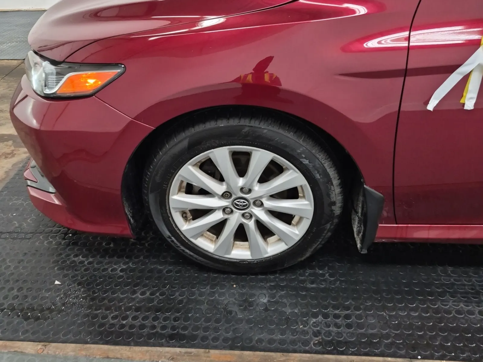 Front driver wheel/tire photo
