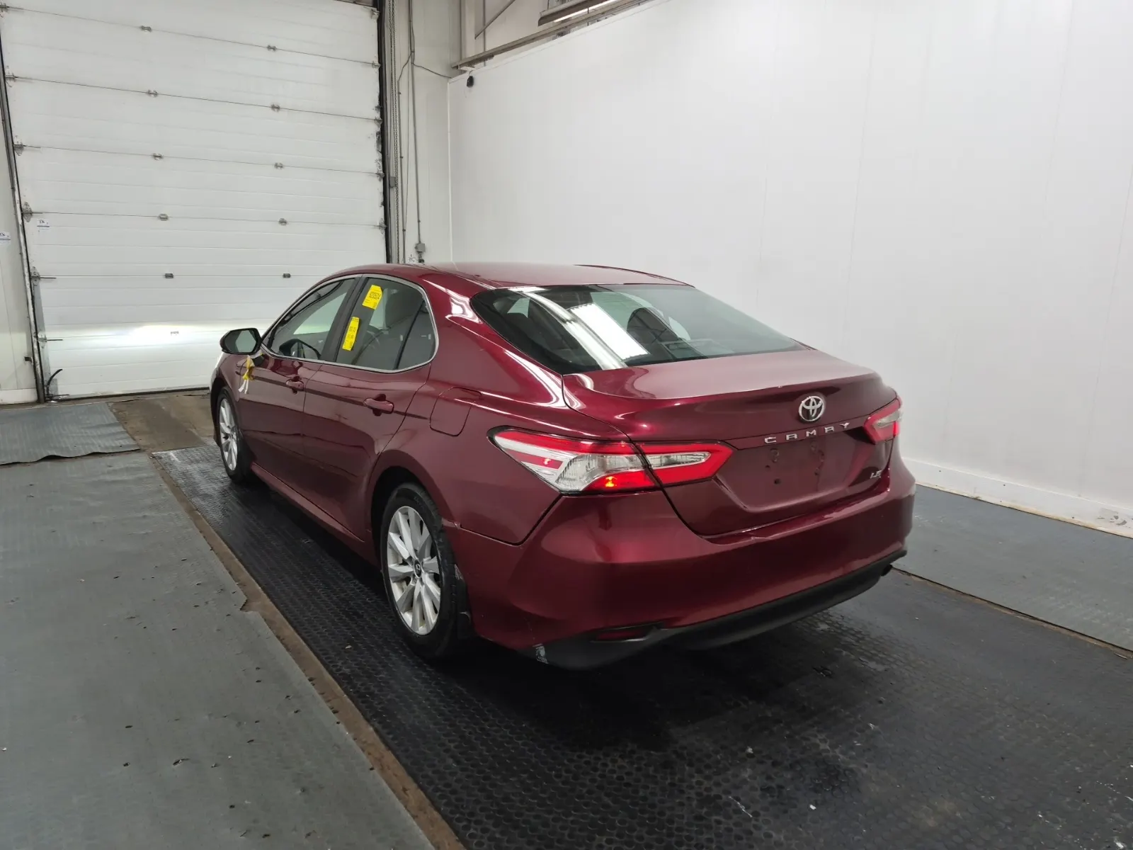 Driver Rear 3/4 Photo