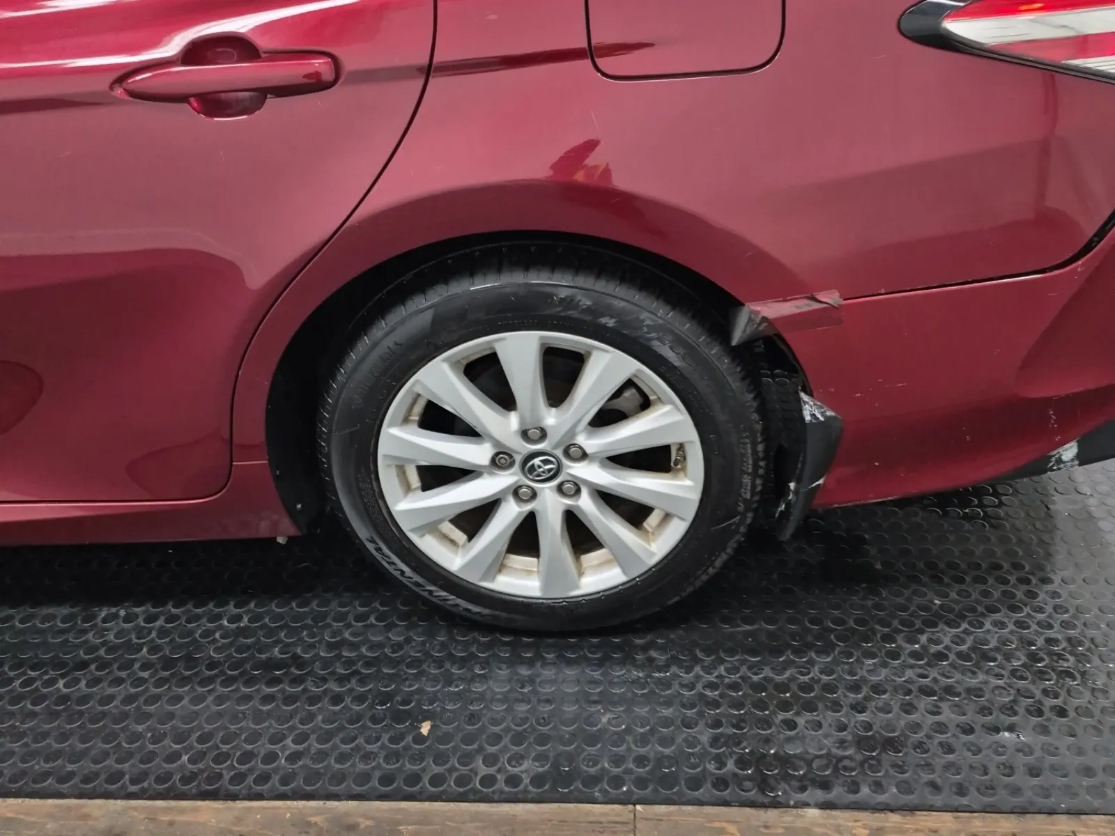 Left Rear Wheel/Tire Photo
